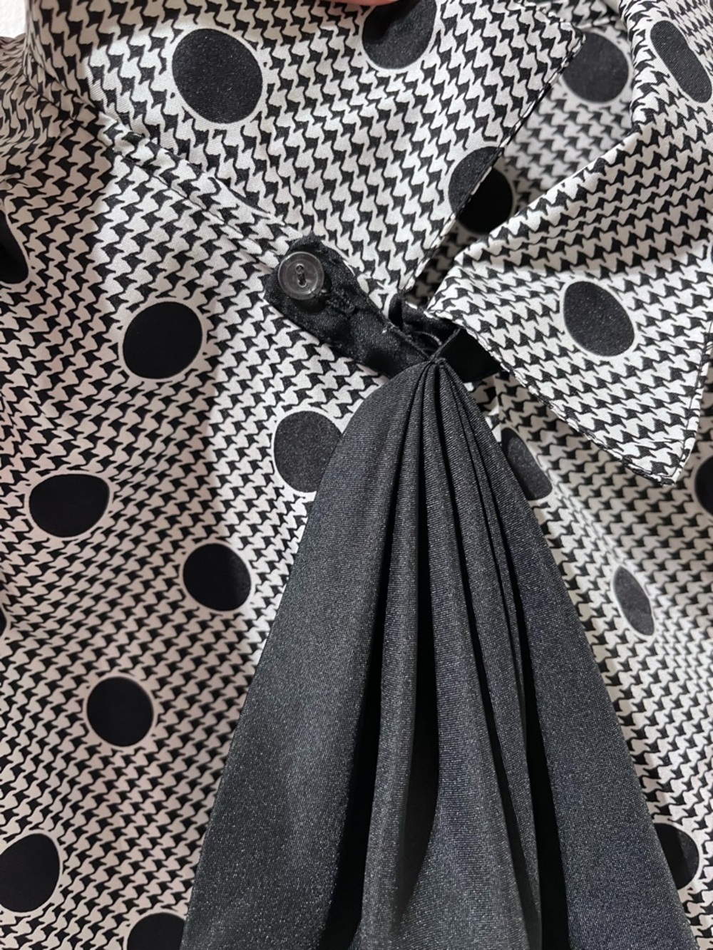 Vintage Jonquil Judy Bond Black and White Polka Dot Tie-Neck Blouse Size Large - Picture 4 of 5